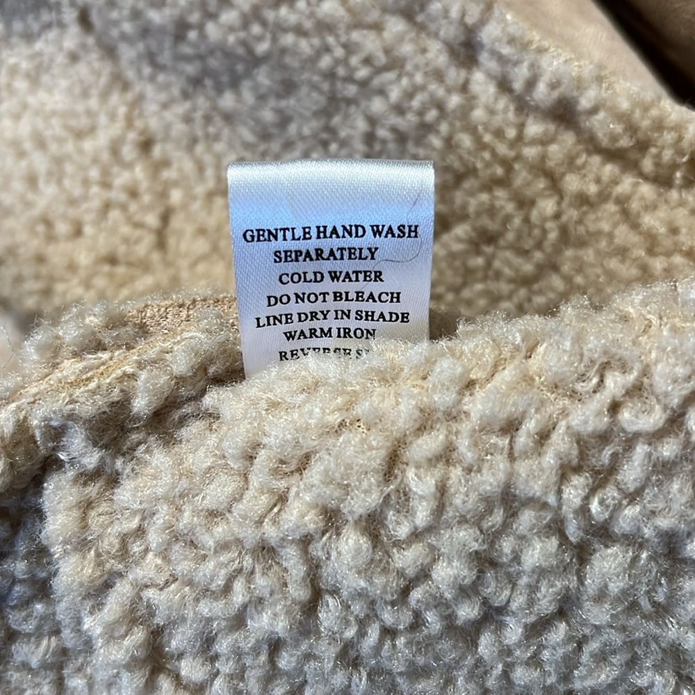 Princess Polly Sherpa jacket, size S/M - Picture 15 of 15